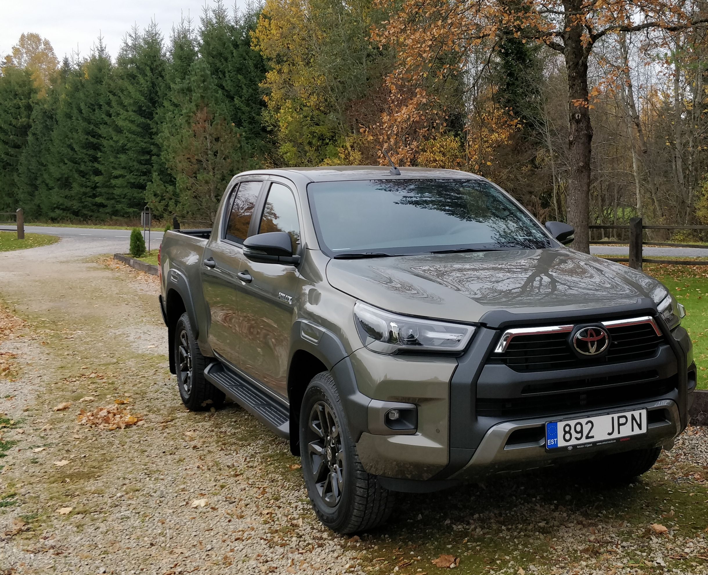 Uus Hilux ootel.jpg