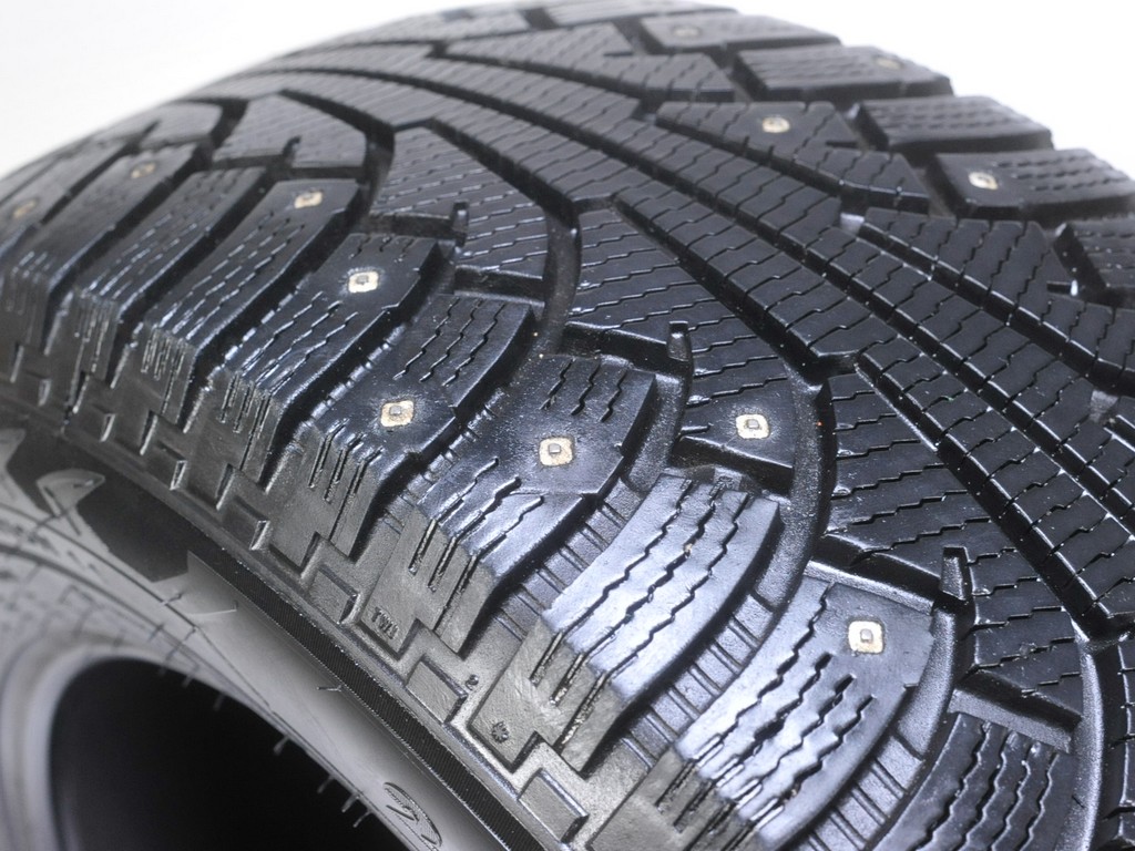 Nokian_hakkapeliitta-sport-utility-5-studded_255-60-18_502700_3.JPG