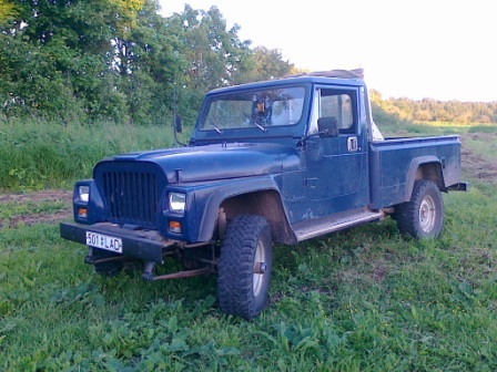 jeepCJ10.jpg